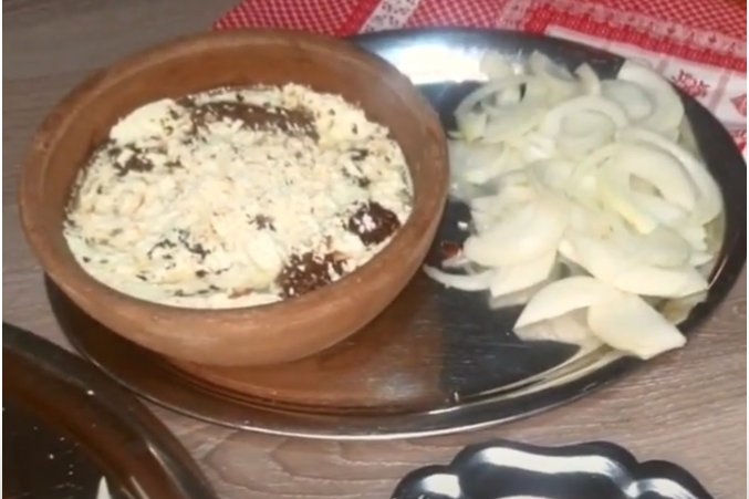Ćevapi u dagari sa kajmakom-specijalitet koji mami mirisom i izgledom