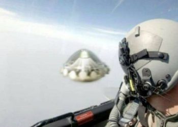 Sky Enigma: Unresolved UFO Sighting Captured by F-16 Pilot in San Antonio