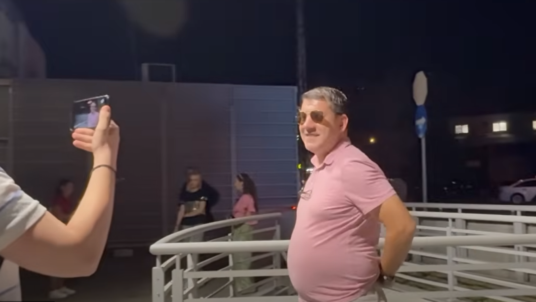 Neočekivana scena ispred 