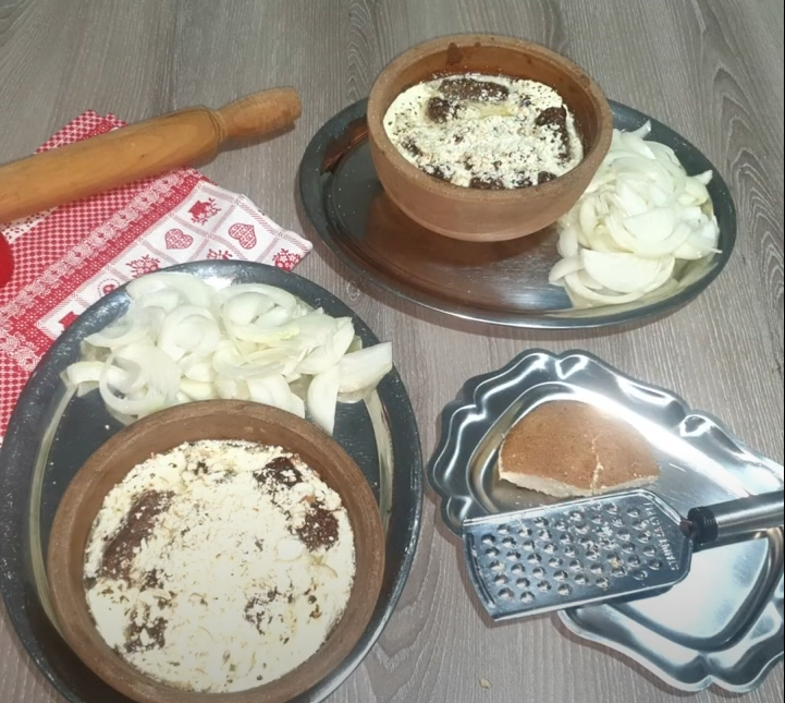 Ćevapi u dagari sa kajmakom-specijalitet koji mami mirisom i izgledom