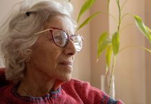 Bila je svima omiljena učiteljica, generacije izvela na pravi put, a kad je ostarila smestili je u starački dom: Te večeri ugledala je svog učenika na TV-u