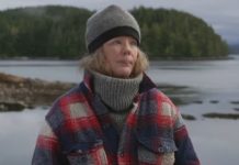 Napustila je posao i odselila se napusto ostrvo: Ljudi se frapiraju kad vide kako živi sa medvedom