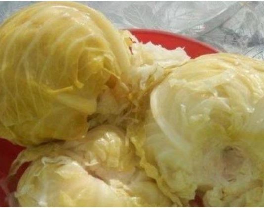 Ukiselili ste kupus, a NISTE DODALI OVU VOĆKU: Brzo u kacu ubacite samo 2 KRIŠKE – Bit ćete nam zahvalni (RECEPT)