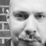 OSVANULA PEVAČEVA SLIKA IZ LUDNICE! Ispred njega TORTA, a u 43. ga “dozivaju sebi” elektrošokovima – prizor razara