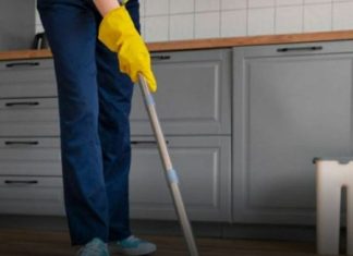 Dodajte ovo dok brišete podove i cijela kuća će vam mirisati: Trik pravih majstora!