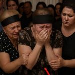 Bjedna majka dobila je tijelo svog sina-vojnika u cinkovom lijesu s natpisom „Ne otvarati” ali, unatoč uputama, podignula je poklopac i zaledila se od straha