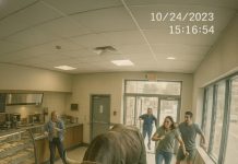 Bik je upao u slastičarnicu… a ono što se sljedeće dogodilo iznenadilo je čak i spasioce