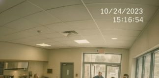 Bik je upao u slastičarnicu… a ono što se sljedeće dogodilo iznenadilo je čak i spasioce