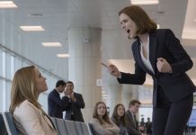 “Pokušala je da zabrani mog psa pomagača u avionu — Reakcija posade je sve šokirala”