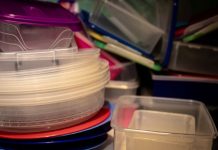 Masno plastično posuđe postaje lako za čišćenje: Ovaj jednostavan trik će vas oduševiti