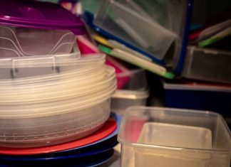 Masno plastično posuđe postaje lako za čišćenje: Ovaj jednostavan trik će vas oduševiti