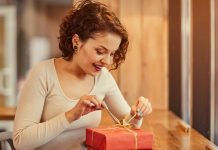 Šta pokloniti nekom ko ima sve? Univerzalni pokloni za Novu godinu, Božić, rođendan, useljenje, slavu