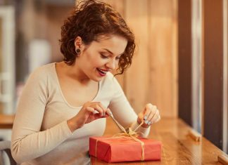 Šta pokloniti nekom ko ima sve? Univerzalni pokloni za Novu godinu, Božić, rođendan, useljenje, slavu