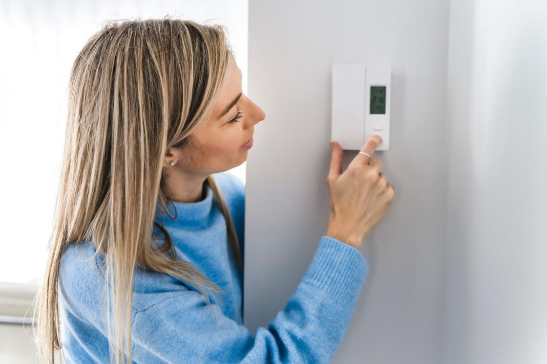 Koja je idealna temperatura termostata zimi? Uz ovu održavate savršeni omjer topline i niskih računa! - featured image Koja je idealna temperatura termostata zimi? Uz ovu održavate savršeni omjer topline i niskih računa! - featured image