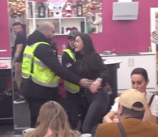 Van kontrole: Nervni slom zatresao “Elitu”, obezbjeđenje reagovalo u posljednji čas Van kontrole: Nervni slom zatresao “Elitu”, obezbjeđenje reagovalo u posljednji čas