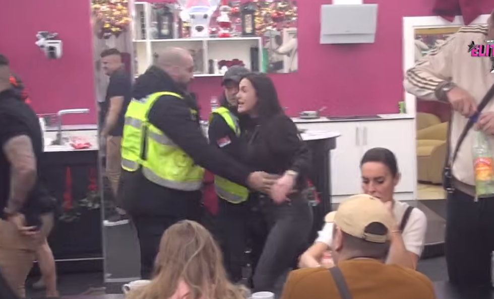 Van kontrole: Nervni slom zatresao “Elitu”, obezbjeđenje reagovalo u posljednji čas Van kontrole: Nervni slom zatresao “Elitu”, obezbjeđenje reagovalo u posljednji čas