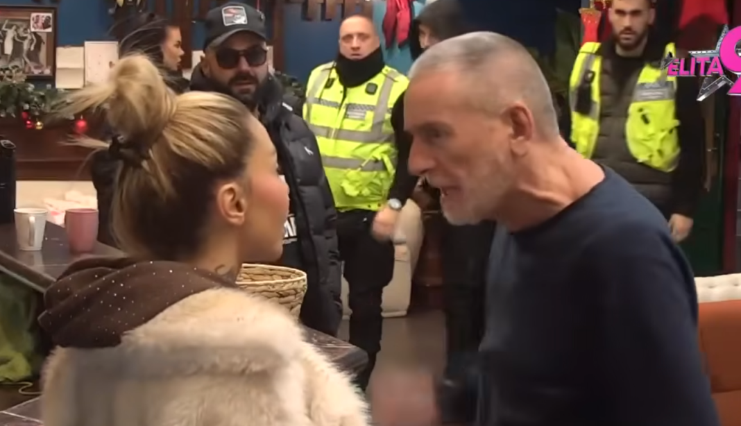 Skandal potresao rijaliti! Obezbjeđenje razdvajalo Aneli i Lepog Miću – društvene mreže gore, traži se izbacivanje Skandal potresao rijaliti! Obezbjeđenje razdvajalo Aneli i Lepog Miću – društvene mreže gore, traži se izbacivanje