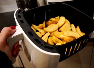 Masna vam je friteza zbog konstantne pripreme hrane: Za čišćenje vam je potrebna ova namirnica