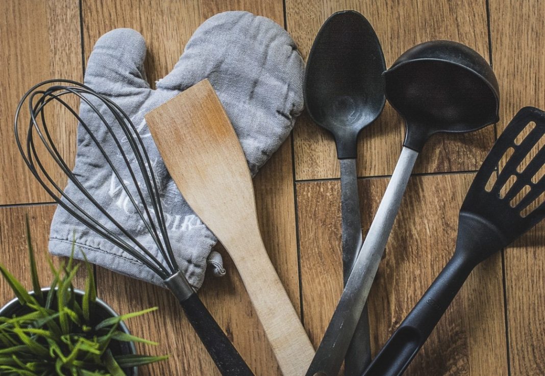 kako-je-crni-kuhinjski-pribor-zbog-greske-u-izracunu-umalo-dospio-na-crnu-listu_3lrio3
