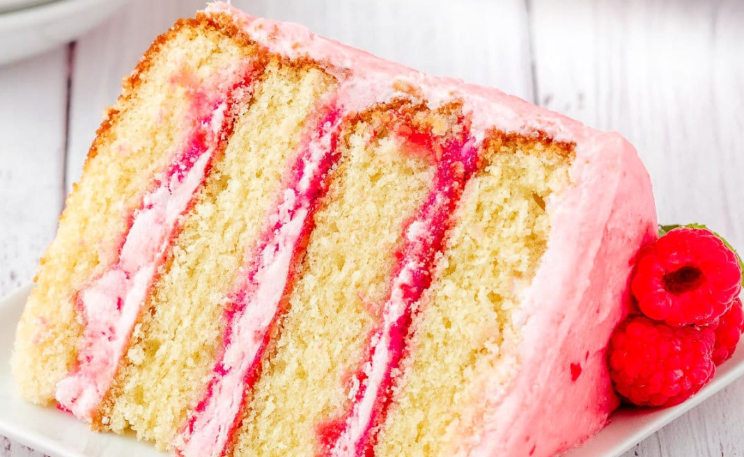 Kremasti kolač od vanilije i malina bez puno muke, a izgleda kao iz slastičarne! Kremasti kolač od vanilije i malina bez puno muke, a izgleda kao iz slastičarne!