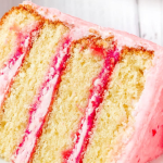 Kremasti kolač od vanilije i malina bez puno muke, a izgleda kao iz slastičarne! Kremasti kolač od vanilije i malina bez puno muke, a izgleda kao iz slastičarne!