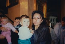 Jasminu iz Kragujevca je majka kao bebu povila u plastičnu kesu i dala u dom: “Kad me je videla posle 35 godina, pala je na pod”