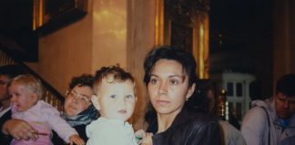 Jasminu iz Kragujevca je majka kao bebu povila u plastičnu kesu i dala u dom: “Kad me je videla posle 35 godina, pala je na pod”