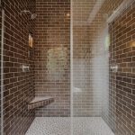 Koje pločice nikako ne treba stavljati u tuš kabine? Klizaju se i brzo propadaju, a evo šta je najbolji izbor