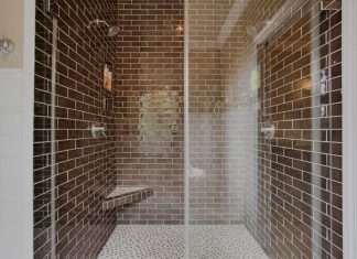 Koje pločice nikako ne treba stavljati u tuš kabine? Klizaju se i brzo propadaju, a evo šta je najbolji izbor