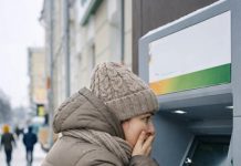 Na dan razvoda, bivši muž je iz sažaljenja dao svojoj ženi bankovnu karticu. Žena ju je uzela, ali gotovo dvije godine nije ni pokušala provjeriti stanje.
