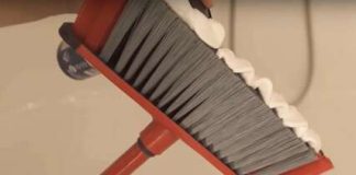 Mama je nanijela na metlu pjenu za brijanje i šokirala se: ‘Koliko je ovako lakše, čistim duplo brže, a leđa me više ne ubijaju!‘