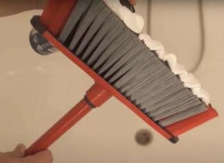 Mama je nanijela na metlu pjenu za brijanje i šokirala se: ‘Koliko je ovako lakše, čistim duplo brže, a leđa me više ne ubijaju!‘