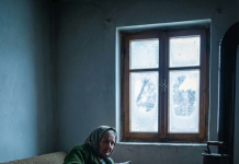 Sinovi je zaboravili za Božić: Baka Milka je čekala sama u hladnoj kući, a onda je na vrata pokucao…