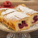 Zaboravite na kupovne kolače: Štrudla s višnjama i grizom osvaja na prvi zalogaj!