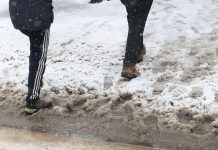 Ovaj trik koriste i ruski vojnici na -20: Evo kako da vam stopala ostanu SUVA I TOPLA u čizmama, bolje je od vunenih čarapa