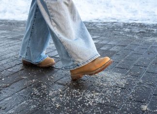 Kako ukloniti so sa obuće i odeće? Uradite ovo čim uđete u kuću, treba vam 5 sekundi