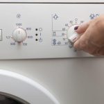 Mikrobiolozi upozoravaju da pranje veša na 30 i 40 stepeni nije bezbedno: Ove bakterije se ne uništavaju na toj temperaturi i mogu vam ugroziti zdravlje