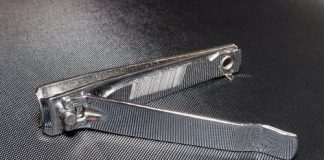 Znate li čemu zapravo služi ona mala rupica na noktarici? Odgovor će vas iznenaditi!