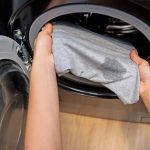 Nikada se ne bi sjetili: Sve fleke sa odjeće skida 1 sredstvo, svi ga imamo u kući