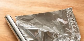 Mat ili sjajna? Znate li kojom stranom aluminijske folije treba umotati meso prilikom pečenja? Razlika je ogromna!