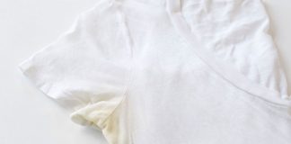 Žute mrlje na bijeloj odjeći možete skinuti uz pomoć jednog sastojka