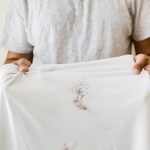 NIKADA SE NE BI SJETILI: Sve fleke sa odjeće skida 1 sredstvo, svi ga imamo u kući