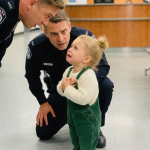 Devojčica došla u policiju da prizna „zločin“ – ono što je rekla rasplakalo je sve prisutne