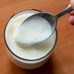 Nutricionista OTKRIVA: Velika greška koju svi pravimo sa jogurtom, bacamo najzdraviji dio