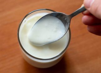 Nutricionista OTKRIVA: Velika greška koju svi pravimo sa jogurtom, bacamo najzdraviji dio
