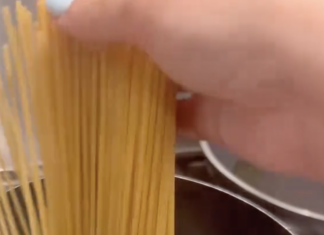 Mnogi ljudi stavljaju ulje u vodu kada kuvaju tjesteninu, evo zašto je to pogrešno