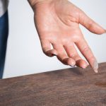 Da ovaj mali kućanski predmet rješava prašinu i zagorene lonce? Bacate ih bezveze, a ove trik malo tko zna