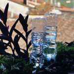 Zašto se plastične boce sve češće viđaju na balkonima? Razlog je vrlo praktičan