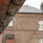 Ako vidite ovo na oluku, voda vam možda već ulazi u kuću: Ovo je signali koji traži brzu akciju