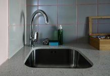 7 navika zbog kojih vam se sudopera stalno zapušava: Majstor će biti razočaran i neće više zadovoljno trpljati rukama